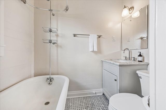 2211 Harvard Street, Houston, TX 77008