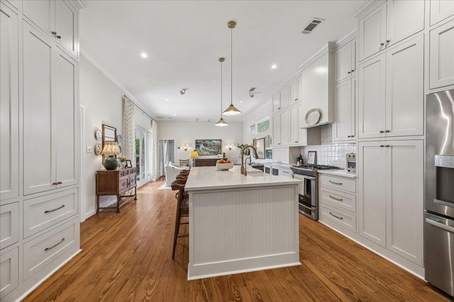 2211 Harvard Street, Houston, TX 77008