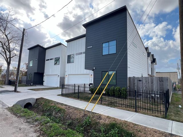 220 E 37th Street, Houston, TX 77018