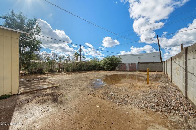 588 N WASHINGTON Street, Chandler, AZ 85225