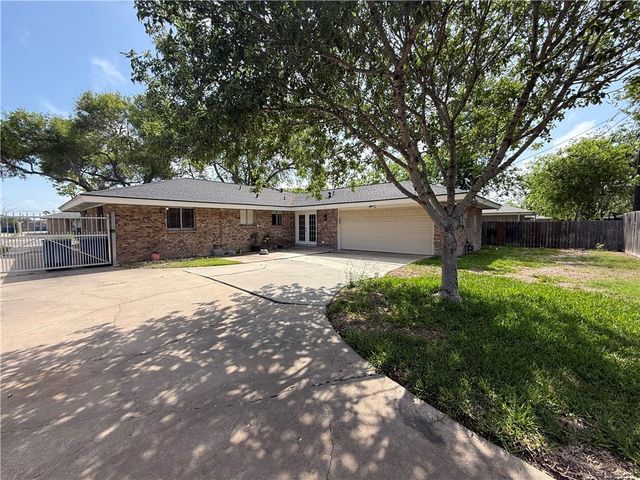 205 Driftwood Dr, Portland, TX 78374