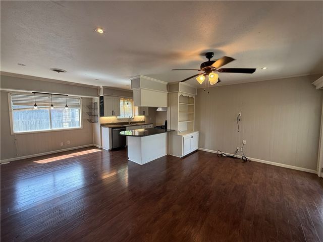 205 Driftwood Dr, Portland, TX 78374