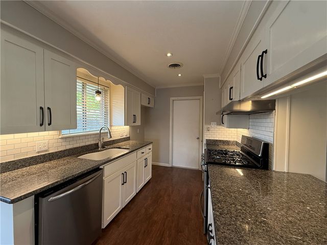 205 Driftwood Dr, Portland, TX 78374