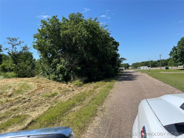 1st Street NW, Kingston, OK 73439