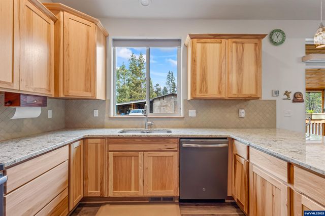 15924 Jackpine Rd, La Pine, OR 97739