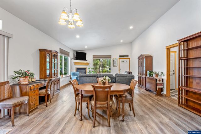 15924 Jackpine Rd, La Pine, OR 97739