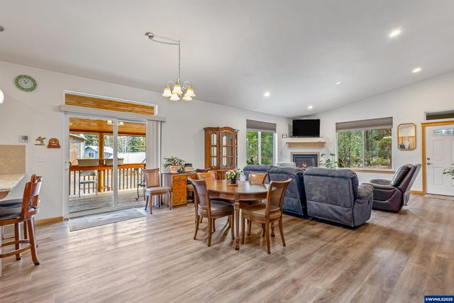 15924 Jackpine Rd, La Pine, OR 97739