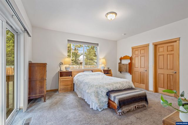 15924 Jackpine Rd, La Pine, OR 97739