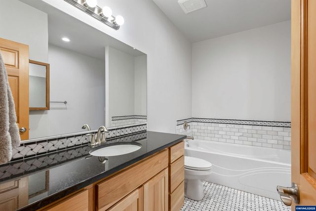 15924 Jackpine Rd, La Pine, OR 97739