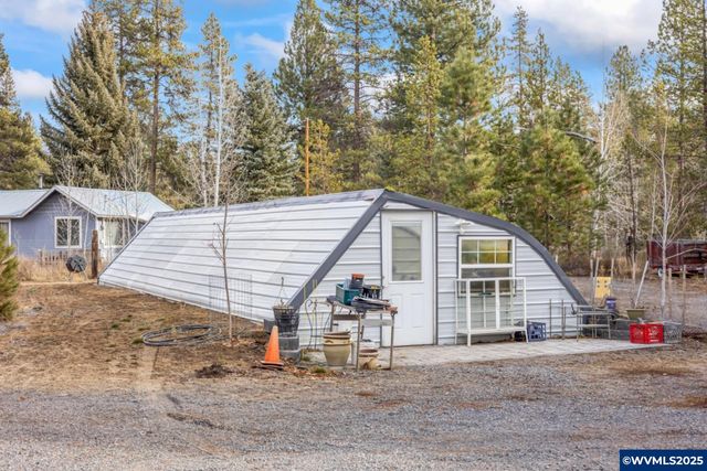 15924 Jackpine Rd, La Pine, OR 97739