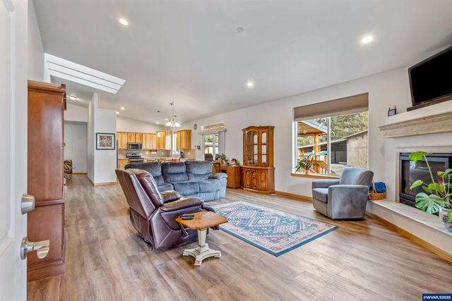 15924 Jackpine Rd, La Pine, OR 97739