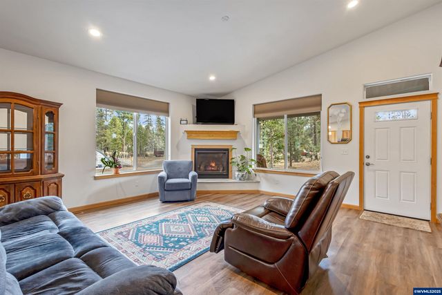 15924 Jackpine Rd, La Pine, OR 97739