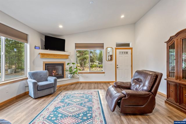 15924 Jackpine Rd, La Pine, OR 97739