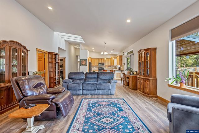 15924 Jackpine Rd, La Pine, OR 97739