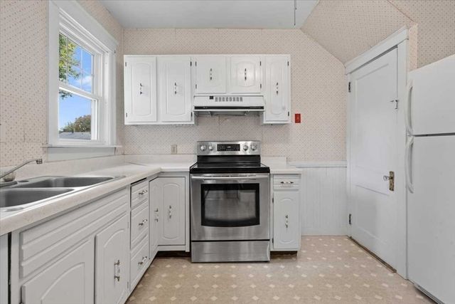 28 Cascade Rd, Worcester, MA 01602