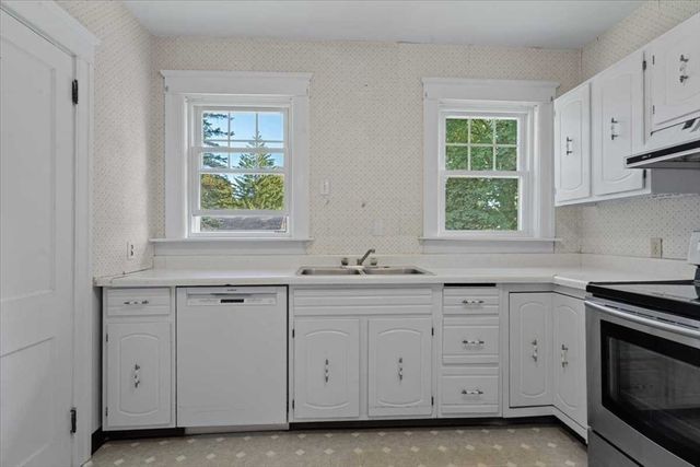 28 Cascade Rd, Worcester, MA 01602