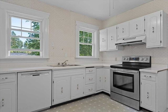 28 Cascade Rd, Worcester, MA 01602