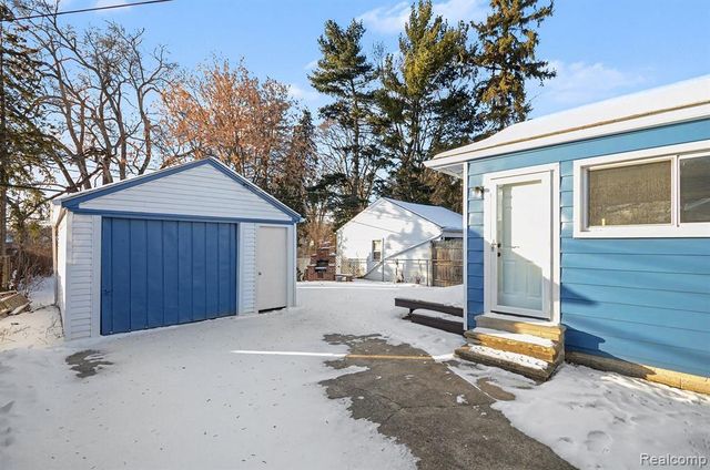 207 Saint Louis Street, Ferndale, MI 48220