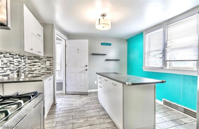 3577 W 46, Cleveland, OH 44102