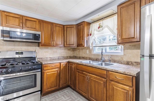 3577 W 46, Cleveland, OH 44102