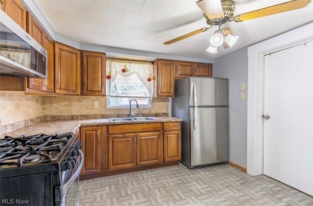 3577 W 46, Cleveland, OH 44102