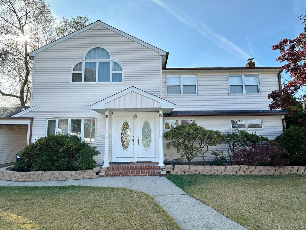 200 Saint Regis Drive, Massapequa, NY 11762