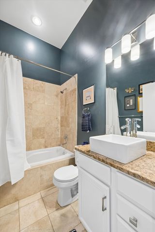 2212 W North Avenue 401, Chicago, IL 60647