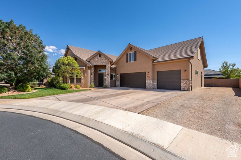 Image 2 of property listing at 2546 E 3000 CIR, St. George, UT 84790
