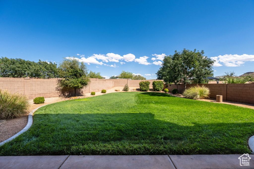 Image 42 of property listing at 2546 E 3000 CIR, St. George, UT 84790