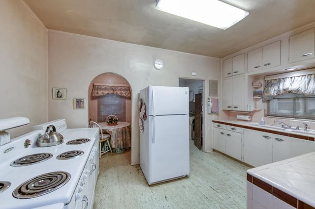 4042 N Maroa Avenue, Fresno, CA 93704