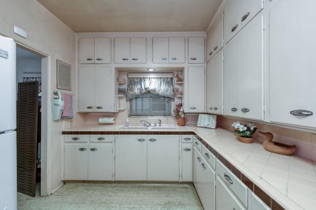 4042 N Maroa Avenue, Fresno, CA 93704