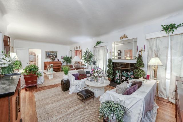 4042 N Maroa Avenue, Fresno, CA 93704