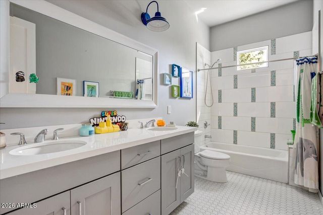 4528 N 39th Place, Phoenix, AZ 85018