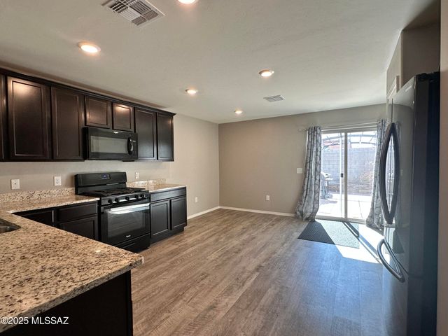 5992 S Antrim Loop, Tucson, AZ 85706