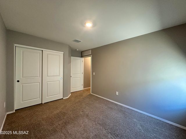 5992 S Antrim Loop, Tucson, AZ 85706