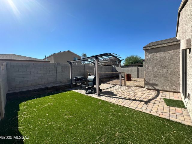 5992 S Antrim Loop, Tucson, AZ 85706