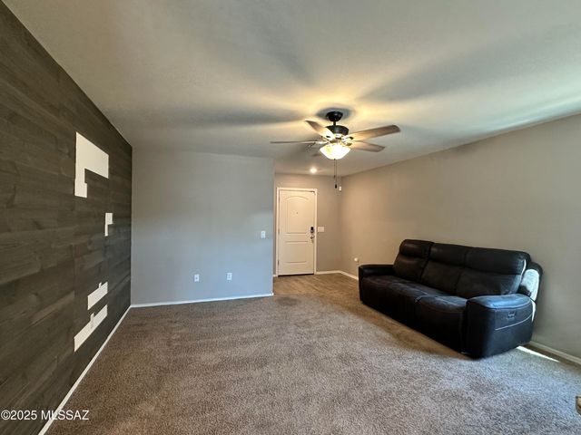 5992 S Antrim Loop, Tucson, AZ 85706