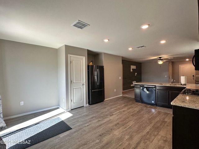 5992 S Antrim Loop, Tucson, AZ 85706