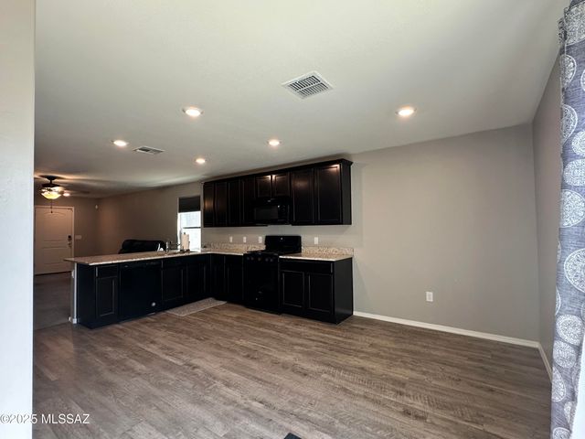 5992 S Antrim Loop, Tucson, AZ 85706