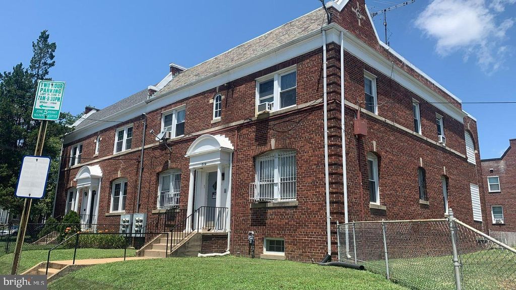 804 RANDOLPH ST NE, Washington, DC 20017