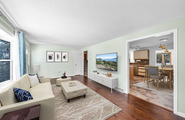 88 Basil Rd, Chicopee, MA 01020