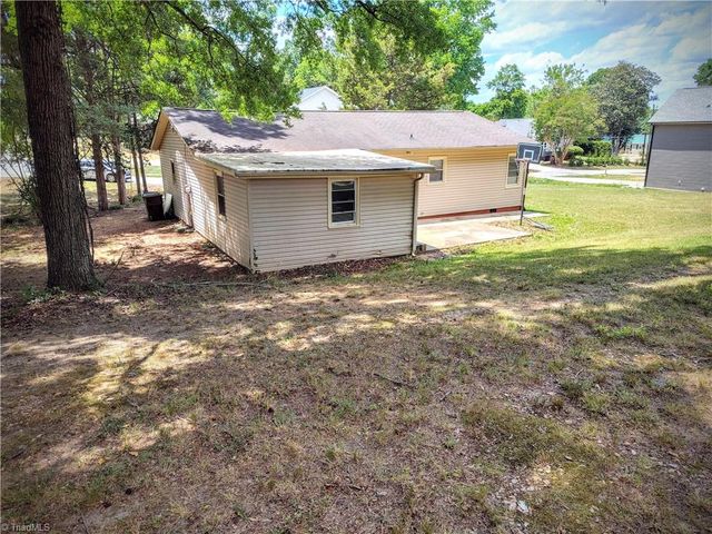 826 Graylyn Drive, High Point, NC 27263