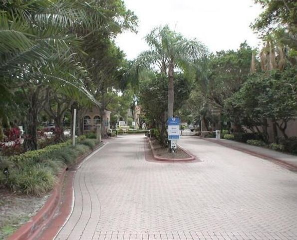 12112 St. Andrews Place 210, Miramar, FL 33025