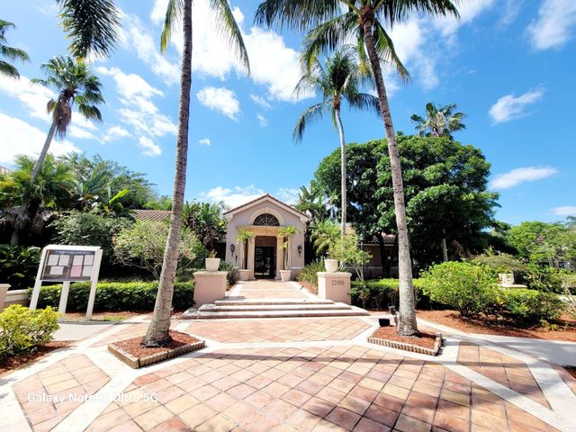 12112 St. Andrews Place 210, Miramar, FL 33025