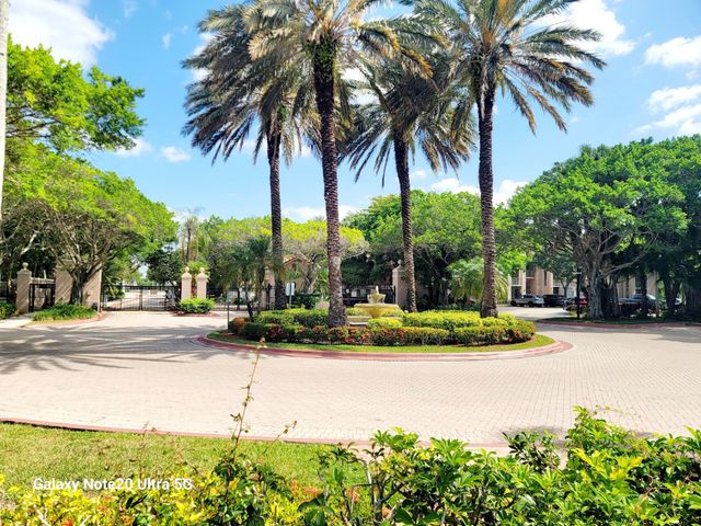 12112 St. Andrews Place 210, Miramar, FL 33025