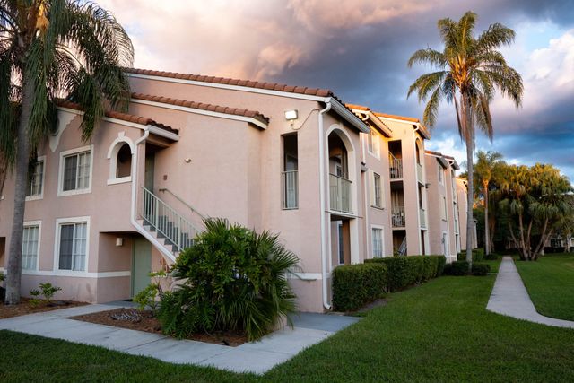 12112 St. Andrews Place 210, Miramar, FL 33025