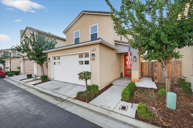 1956 Minarets Lane, Clovis, CA 93611