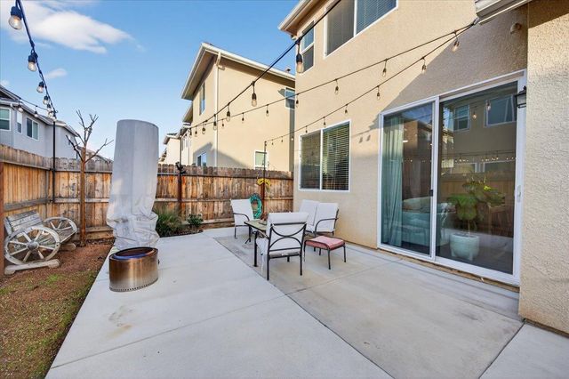 1956 Minarets Lane, Clovis, CA 93611