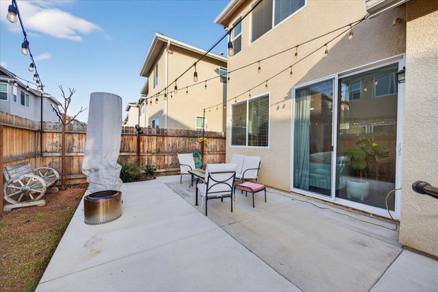 1956 Minarets Lane, Clovis, CA 93611