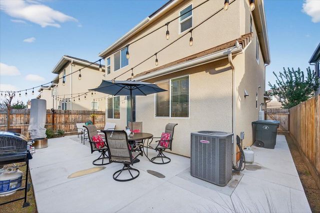 1956 Minarets Lane, Clovis, CA 93611